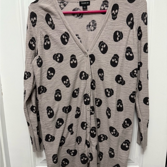 torrid Sweaters - Torrid Gray Skull Print Women's Cardigan Sweater size 00 size 10
